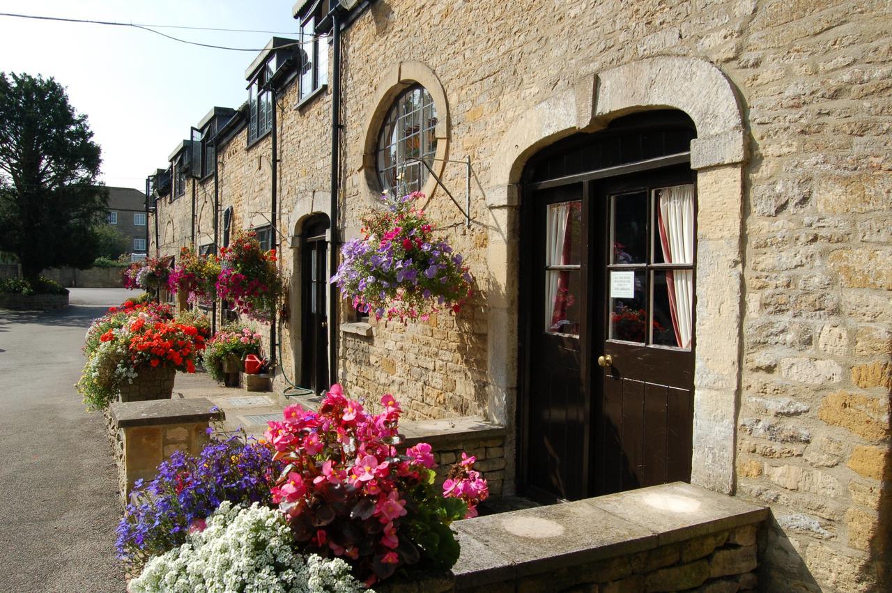 Stow Lodge Hotel Extérieur photo